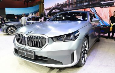 2025 BMW i5 xDrive50L Deluxe Package