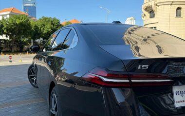 2024 BMW i5 eDrive 35L Luxury PKG